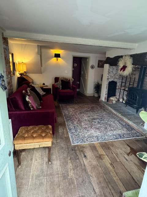 Jackdaw Cottage-Beautiful Cottage, Town Centre House in East Dorset District