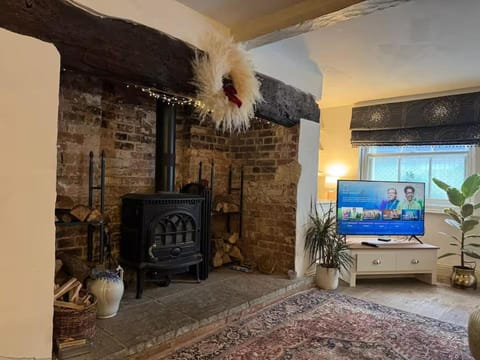 Jackdaw Cottage-Beautiful Cottage, Town Centre House in East Dorset District