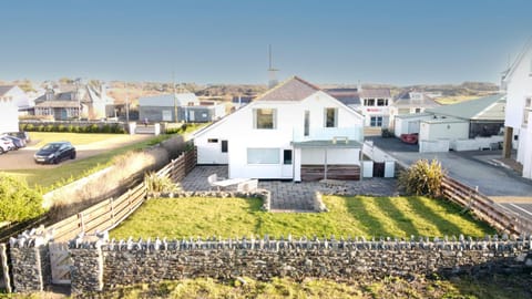 BEACH SIDE Sea Shanty House House in Trearddur Bay