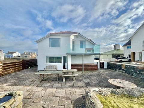 BEACH SIDE Sea Shanty House House in Trearddur Bay