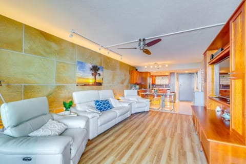 Tropical Retreat with Pool and Tennis Courts in Hudson Apartment in Hudson