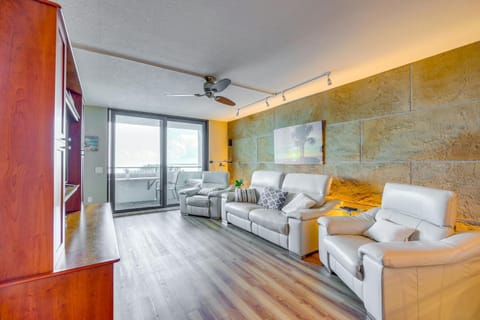 Tropical Retreat with Pool and Tennis Courts in Hudson Apartment in Hudson