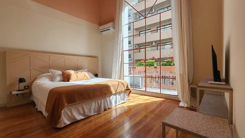 Bed, Photo of the whole room, Bedroom, air conditioner