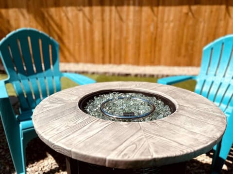 Patio, Seating area, flat iron