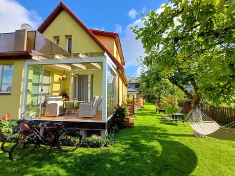 Property building, Summer, BBQ facilities, Garden, Garden, Balcony/Terrace, Balcony/Terrace, Garden view, Garden view