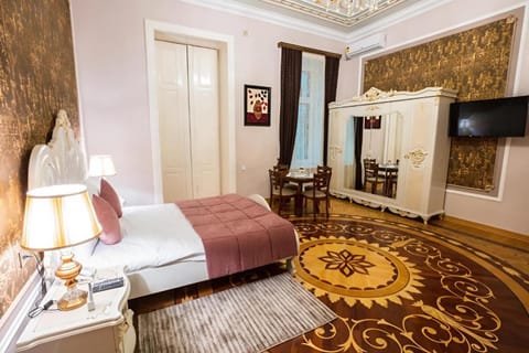 Communal lounge/ TV room, Bed, TV and multimedia, Living room, Photo of the whole room, Seating area, Evening entertainment, Bedroom, hair dresser, wardrobe