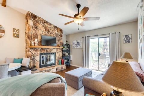 Walk to Pool and Lake Cozy Osage Beach Condo Apartment in Osage Beach