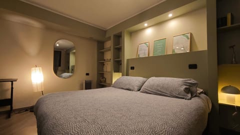 Appartamento Aleph with private parking, next train station Apartment in Como