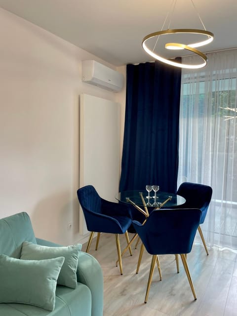 Living room, Seating area, air conditioner