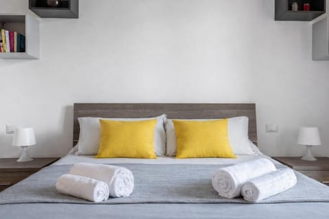 Bed, Bedroom, towels, wardrobe