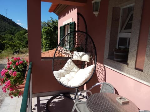 Bed, Bathroom, Balcony/Terrace, Bedroom, Mountain view