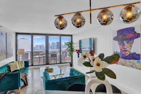 TV and multimedia, Balcony/Terrace, Living room, Decorative detail, Dining area, City view, Sea view