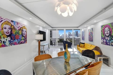 TV and multimedia, Balcony/Terrace, Living room, Decorative detail, Dining area, City view, Sea view