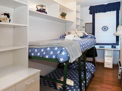 Bedroom, bunk bed