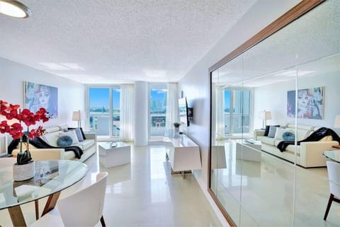 TV and multimedia, Balcony/Terrace, Living room, Seating area, City view, Sea view