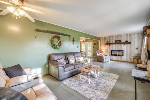 Peaceful Cassville Vacation Rental - Hike and Fish! House in Roaring River Township