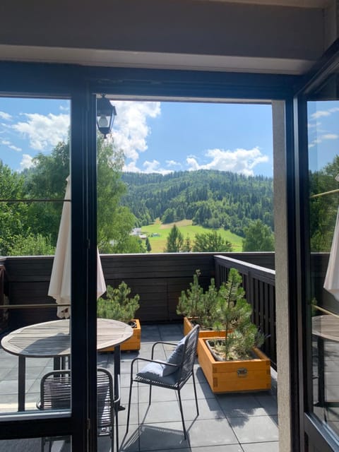 Balcony/Terrace, Mountain view