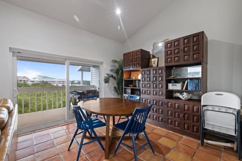 Newly Renovated, Water Views, 2 BD Condo Apartment in Indian Shores