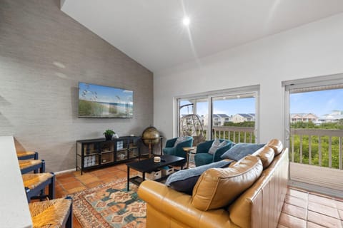 Newly Renovated, Water Views, 2 BD Condo Apartment in Indian Shores