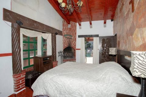 Casa en Avándaro para 26 personas (incluye gas) House in Valle de Bravo