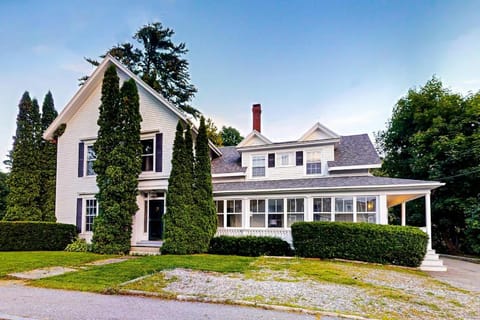 Property building, Spring, Day, Garden, Garden view