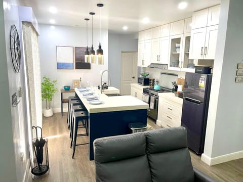 Kitchen or kitchenette, Dining area, kitchen