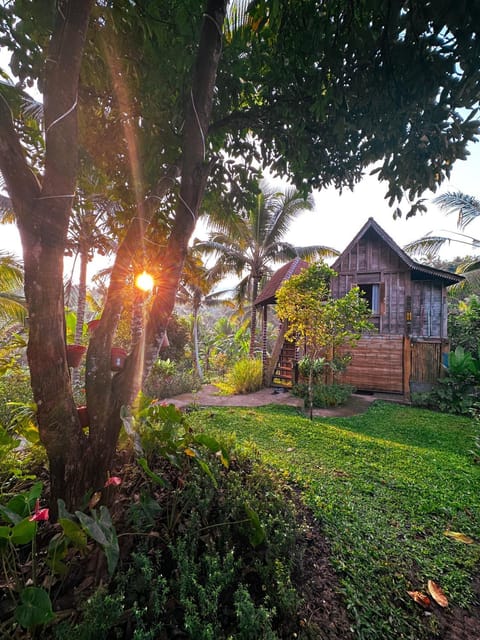 JungleHavenBali - Private Nature Stay Chalet in East Selemadeg