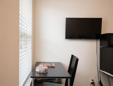 Select Luxurious 1 Room 1 king-sized Bed in Fresno Texas Vacation rental in Missouri City