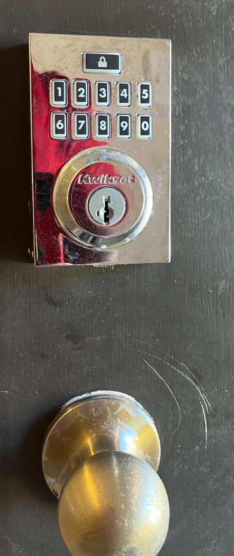 Select Luxurious 1 Room 1 king-sized Bed in Fresno Texas Vacation rental in Missouri City