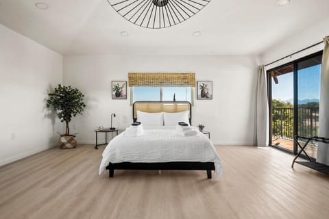 Bed, Balcony/Terrace, Bedroom