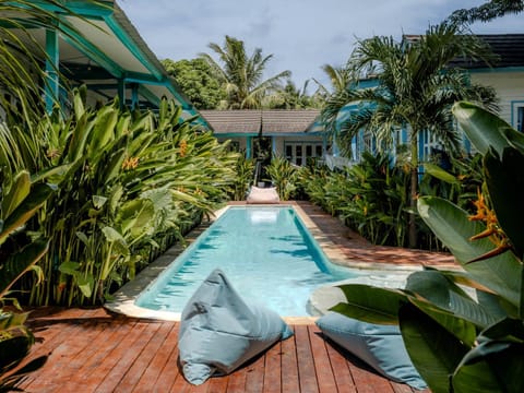 Garden view, Pool view, Swimming pool, sunbed