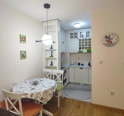 Kitchen or kitchenette, Dining area, kitchen