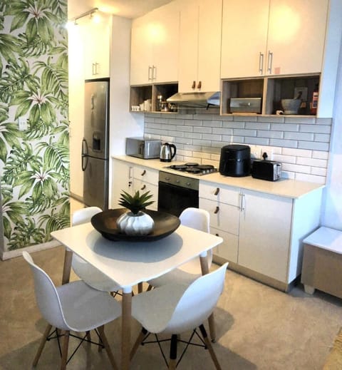 Dining area, microwave, toaster, kitchen