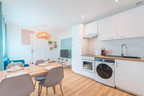 1 bedroom apartment near tram, CHR + parking Apartment in Hauts-de-France