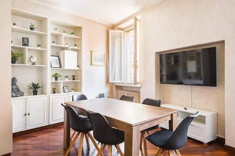 TV and multimedia, Living room, Seating area, Dining area