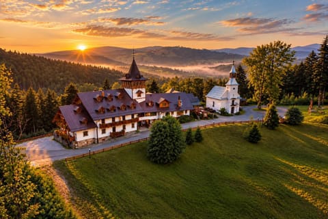 Property building, Restaurant/places to eat