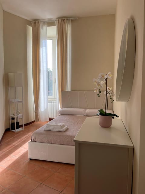 Bed, Bedroom, towels, wardrobe