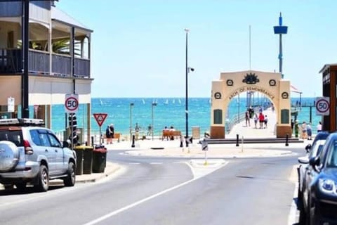 Nearby landmark, Neighbourhood, Beach, Sea view, Street view, Location