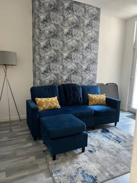 spacious 3 bed - EFC stays House in Liverpool