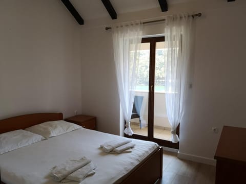 Bed, Balcony/Terrace, Bedroom