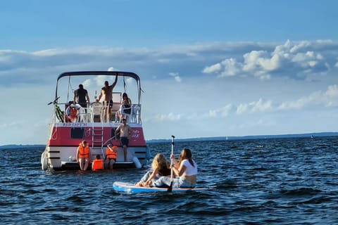 Day, People, Activities, Lake view, River view, Sea view, group of guests