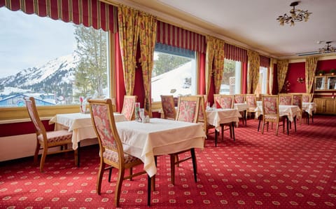 Restaurant/places to eat, Restaurant/places to eat, Breakfast