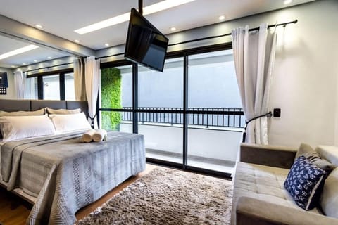 Bed, TV and multimedia, Decorative detail, Bedroom