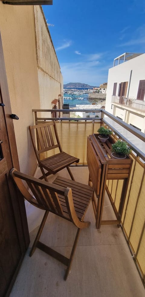 View (from property/room), Balcony/Terrace, Seating area