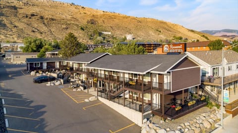 Natural landscape, Bird's eye view, Mountain view, Parking