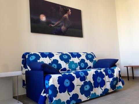 Communal lounge/ TV room, Bed, Balcony/Terrace, Seating area, Sea view
