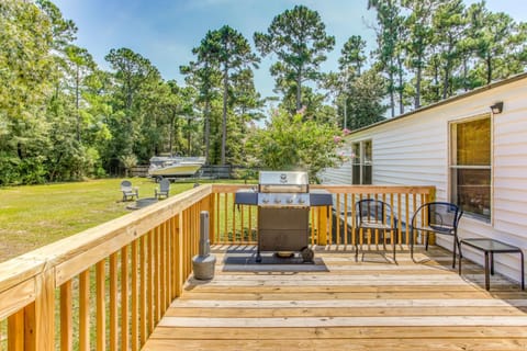 Hampstead Getaway - 5 Miles to Beaches! House in Surf City