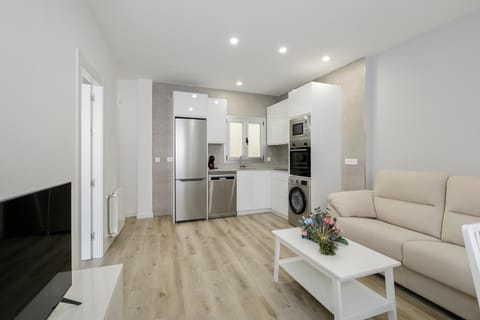 Kitchen or kitchenette, Living room, Seating area, Dining area, dishwasher, oven, washing machine
