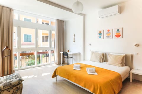 Bed, Seating area, Bedroom, air conditioner