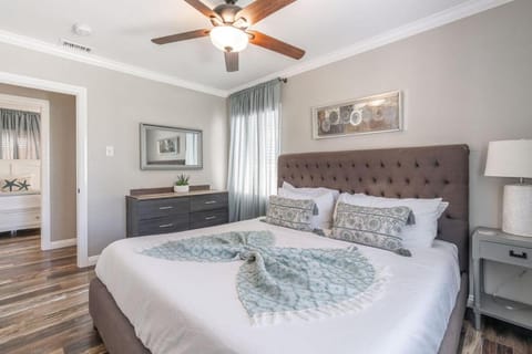 Pacific Beach Bungalow Just Steps to Beach House in Pacific Beach